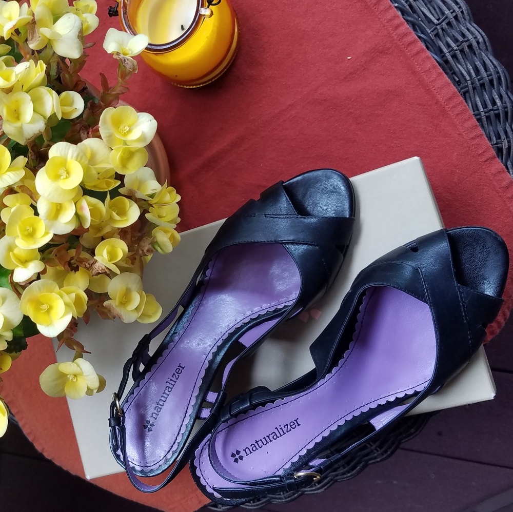 Naturalizer Black Sandal 7 1/2
